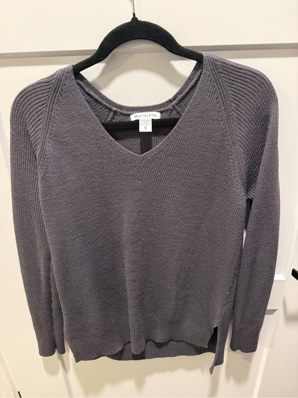 Athleta Hanover V-Neck Sweater Women XS Gray Merino Wool Blend Pullover